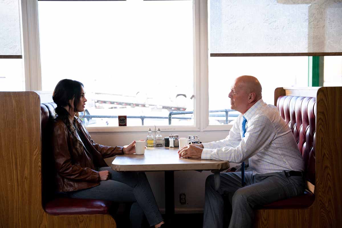 megan fox bruce willis midnight in the switchgrass Megan Fox and Bruce Willis as FBI, Midnight in The Switchgrass (2021)